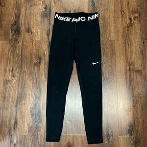 Nike pro leggings size small